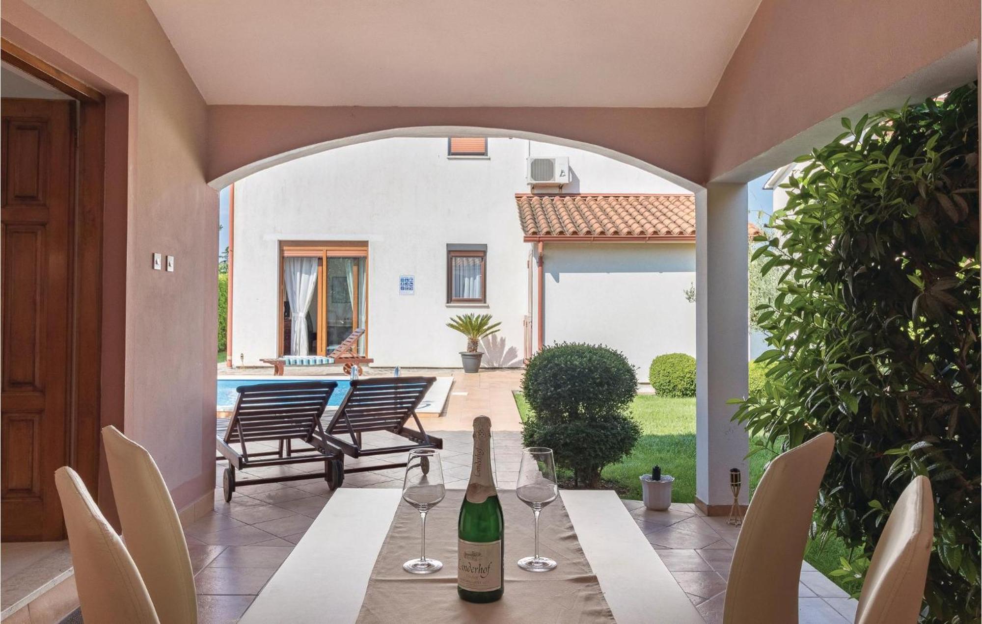 Stunning Home In Fazana With Kitchen Exterior photo